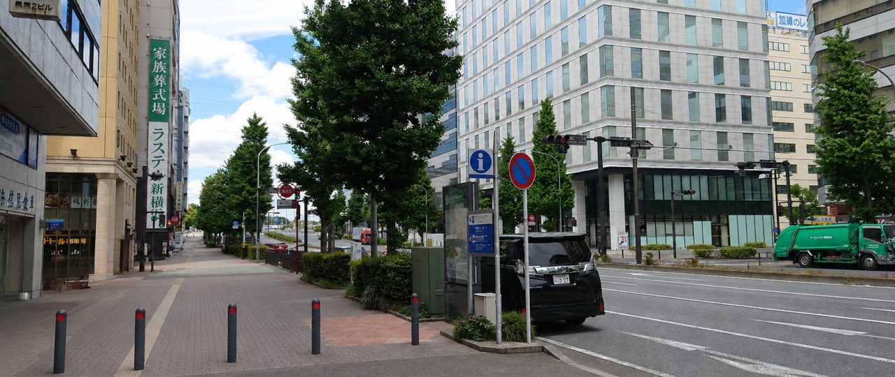 ②直進して最初の信号を右手に渡る